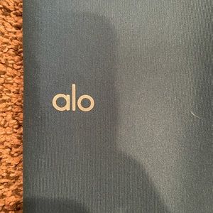 Alo yoga leggings. Size S.